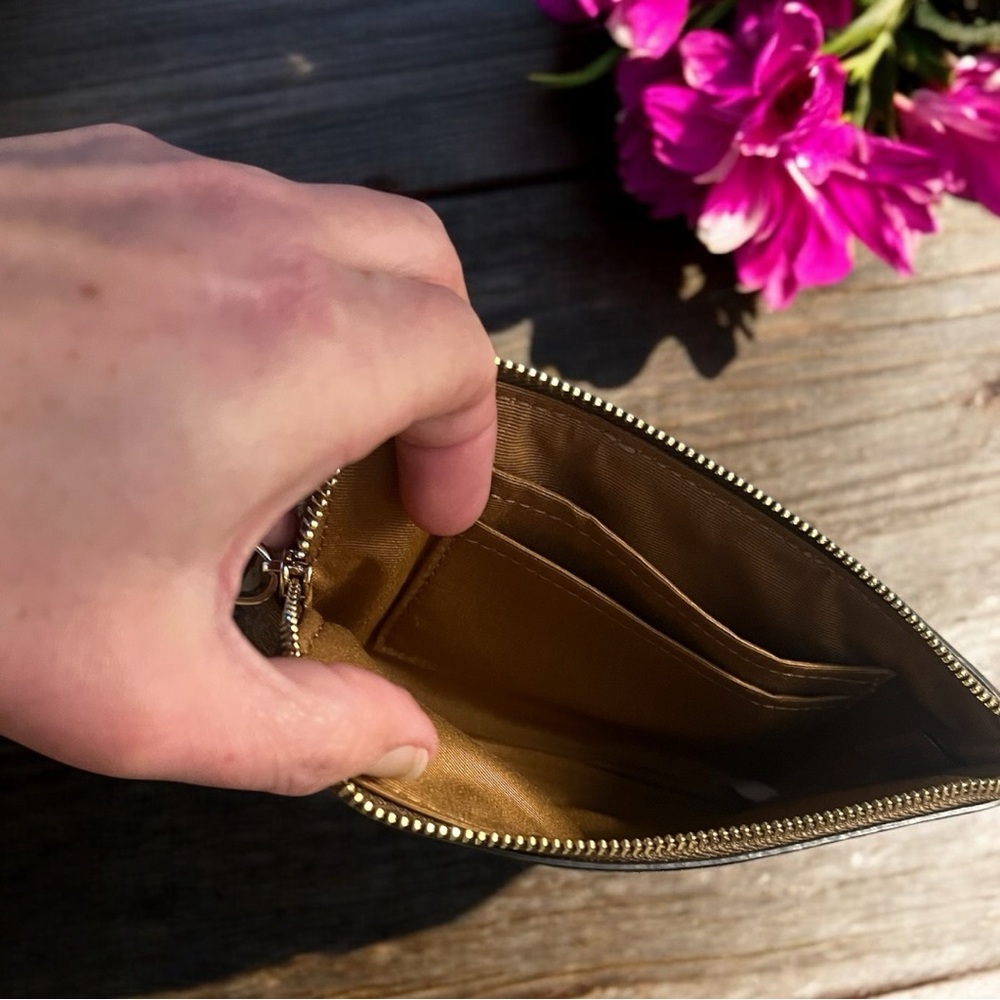 NEW WITH TAGS! $78 retail Coach Brown and Cream Wristlet - Picture 3 of 5